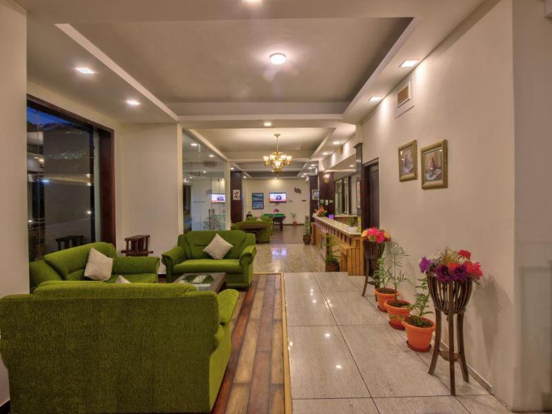 The Katoch Grand Resort Manāli Екстериор снимка