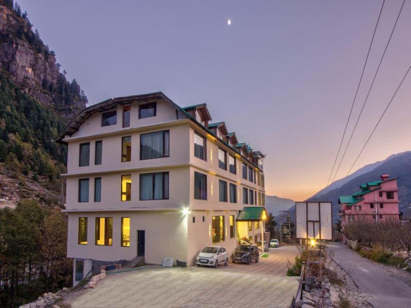 The Katoch Grand Resort Manāli Екстериор снимка